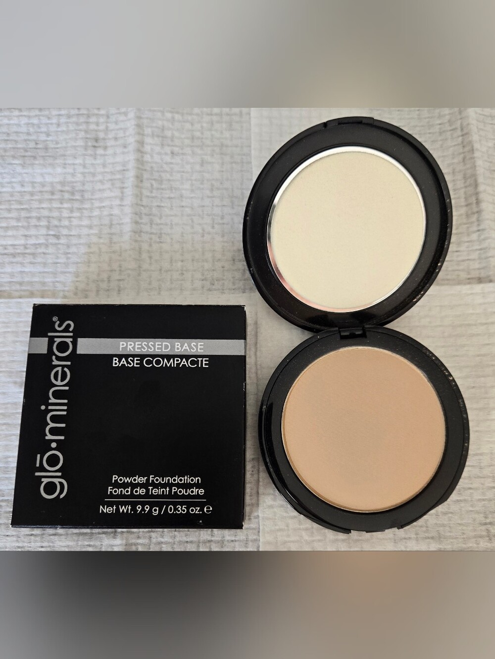 Glo Skin Beauty ( Glo Minerals) Pressed Powder Foundation Compact - Honey Light